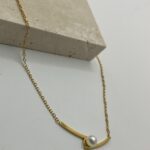 Colar Pérola Minimalista Dourada