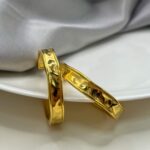 Brinco Argola Textura Martelada Dourada