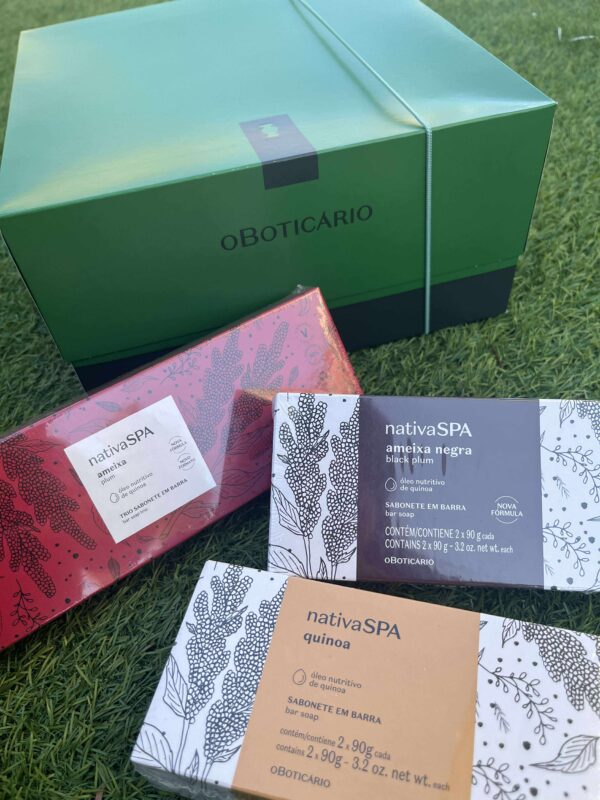 Estojo Natal Kits Sabonetes Presenteáveis o Boticário - Ameixa Negra 2x90g + Quinoa 2x90g + Ameixa 3x90g